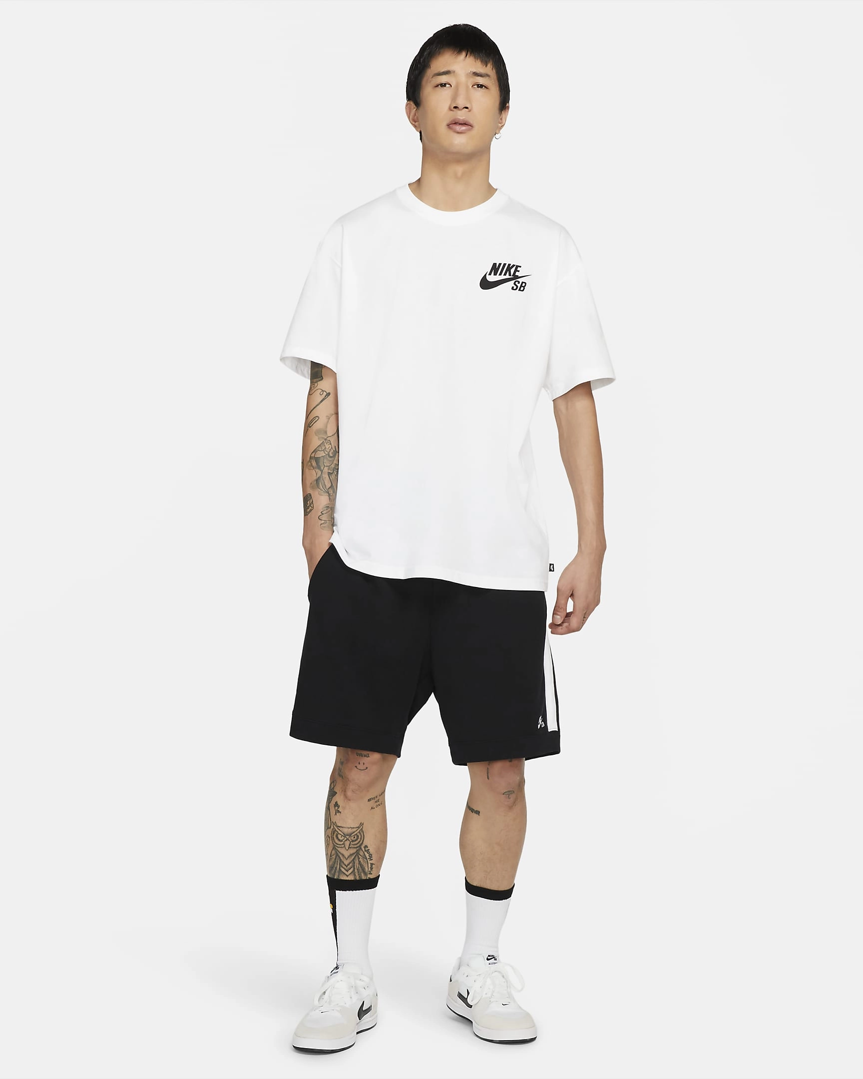Nike SB Logo Skate T-Shirt: Cool dansk sommerstemning på hjul - rulle ind i stilen med Nike!